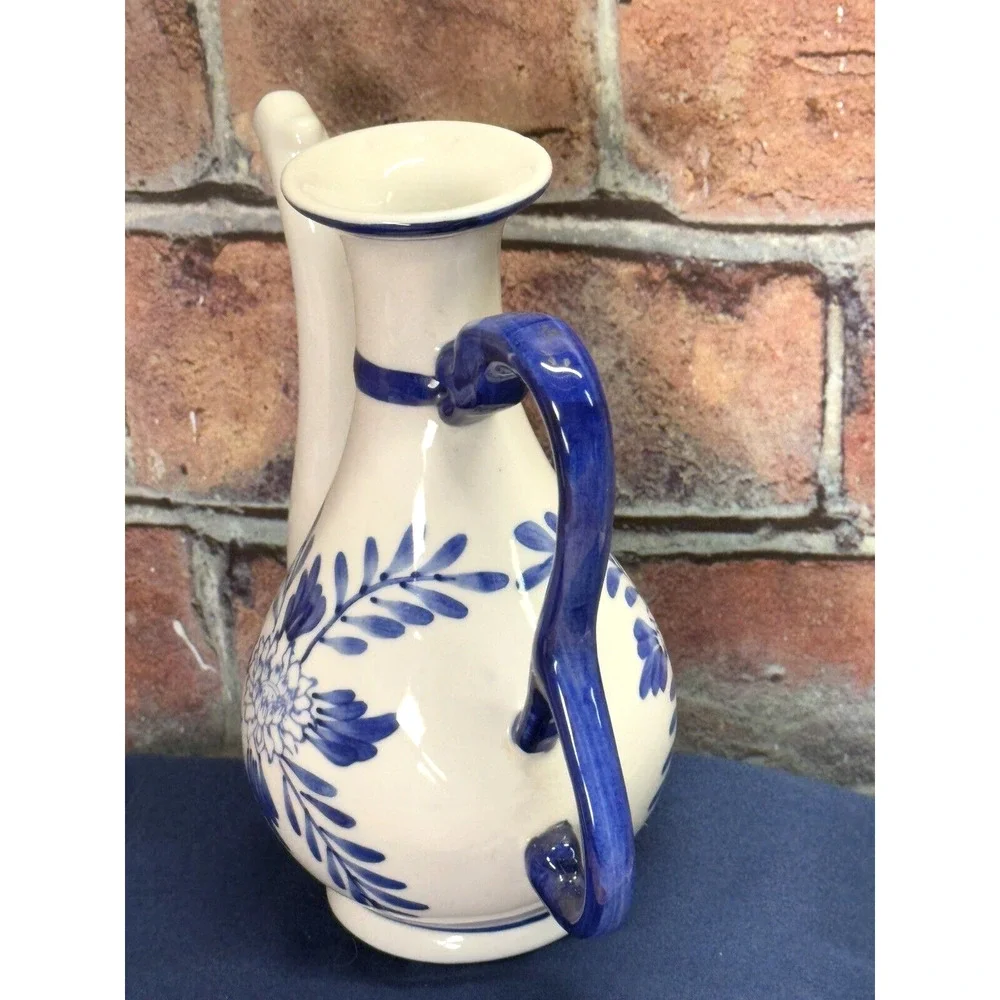 Chinese Vintage 1980s Cobalt Blue White Porcelain Teapot Elegant Long Spout‎